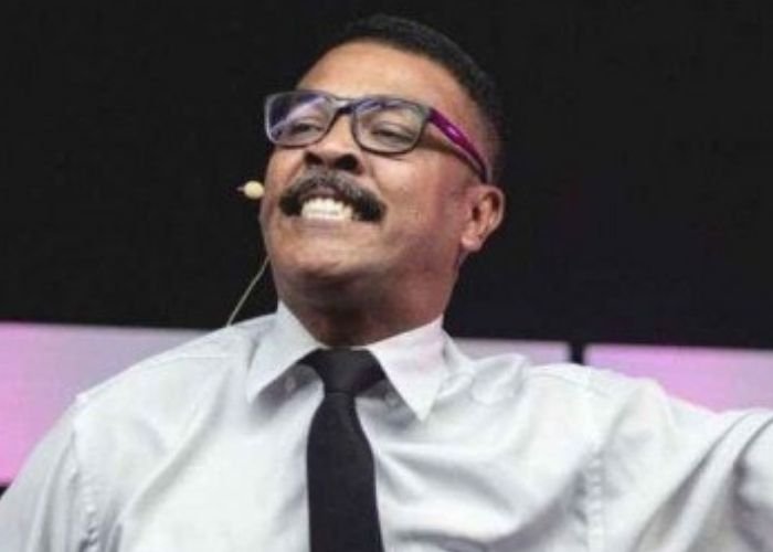 Pastor Dinho Souza, líder da Igreja Povo da Cruz