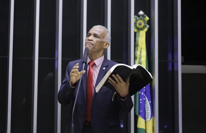 Deputado Federal Pastor Sargento Isidório