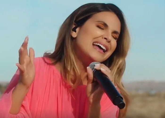 Cantora gospel Aline Barros