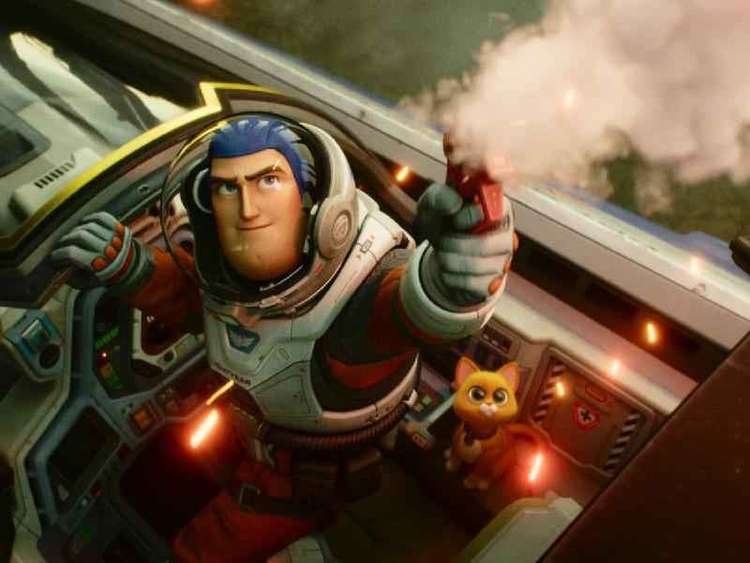 'Lightyear' é um filme da Disney banido em 14 países por beijo gay