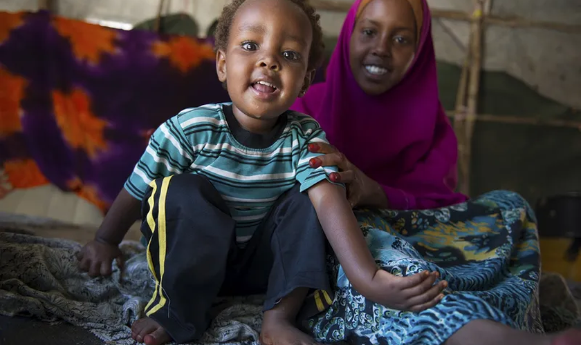 Mãe e filho em um país africano (Foto: Imagem ilustrativa)