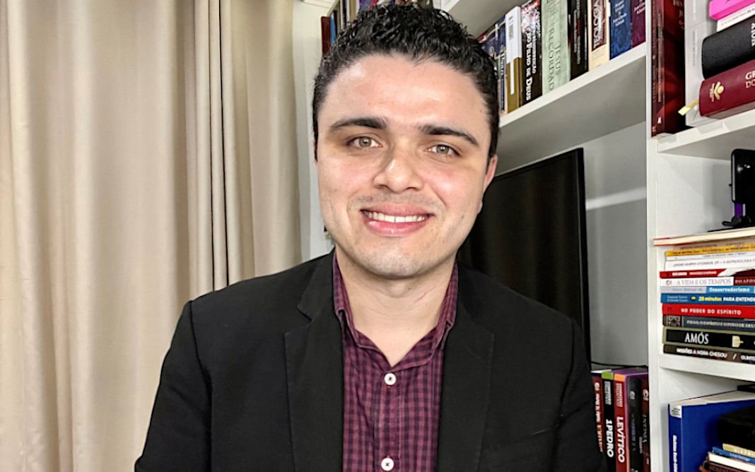 Jornalista e teólogo Gutierres Fernandes, autor do livro 