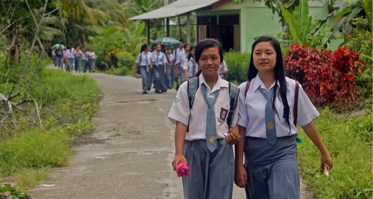 Estudantes na Indonésia (Foto representativa/Portas Abertas)