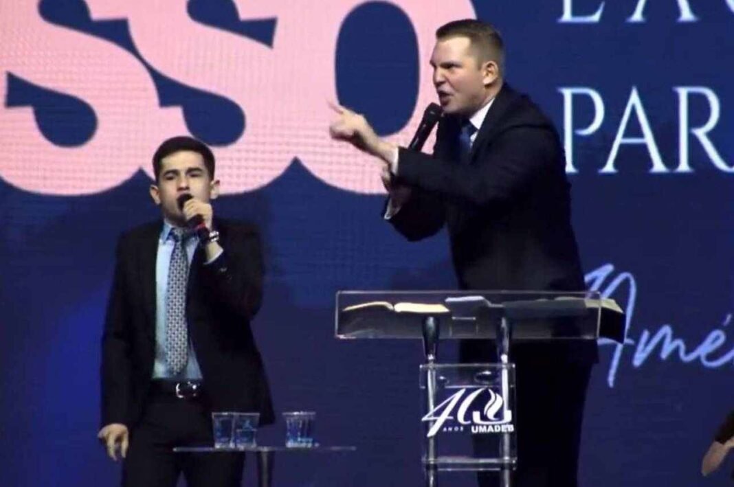 Pastor David Elridge durante pregação na Assembleia de Deus de Brasília (Foto: Reprodução)