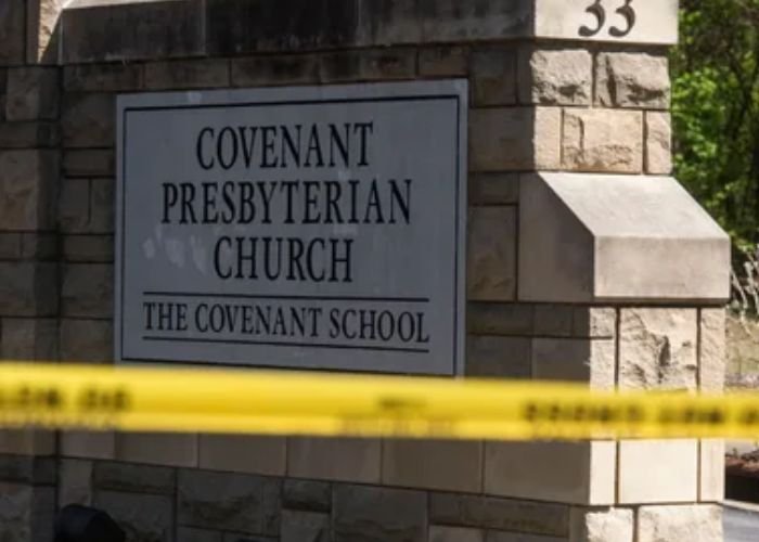 Frente da The Covenant School com faixa colocada pela polícia (Foto: reprodução)