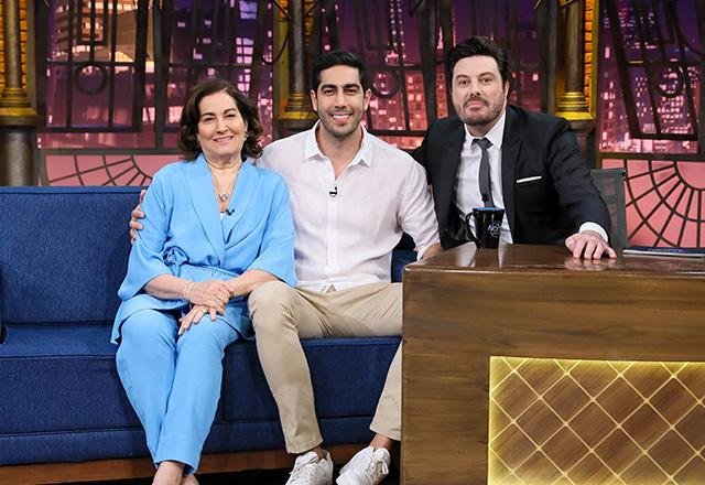 Jonathan Nemer, sua mãe Sara Nemer e Danilo Gentili. (Foto: Captura de tela/YouTube/The Noite com Danilo Gentili)