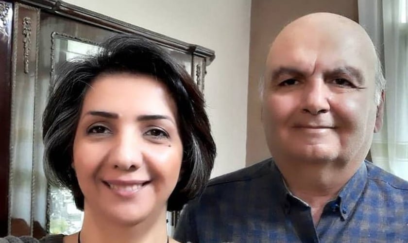 Sara Ahmadi e Homayoun Zhaveh. (Foto: Article 18)