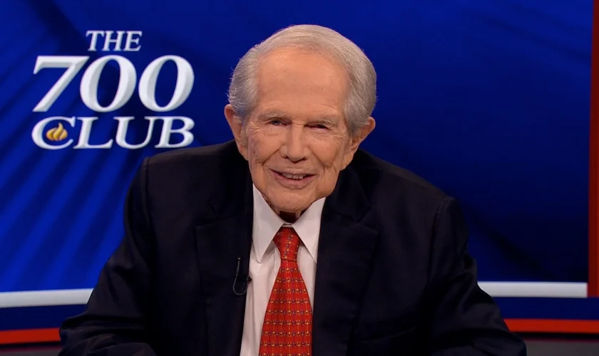 Pat Robertson, um dos televangelistas mais conhecidos nos EUA, morreu aos 93 anos. (Foto: CBN News)
