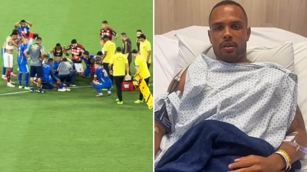 Jogador Alexandre Souza ajoelhado no gramado em oração com colegas após incidente em campo