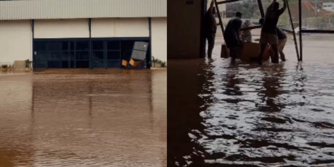 Igreja em Juiz de Fora com muros derrubados e pátio alagado devido a forte enchente.