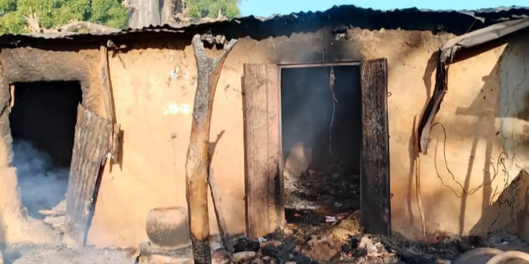 Cristãos nigerianos em oração em meio a um contexto de desafios.