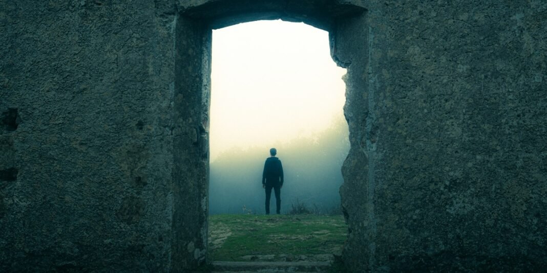 Pastor Joel Engel pregando sobre propósito divino e superação de provas