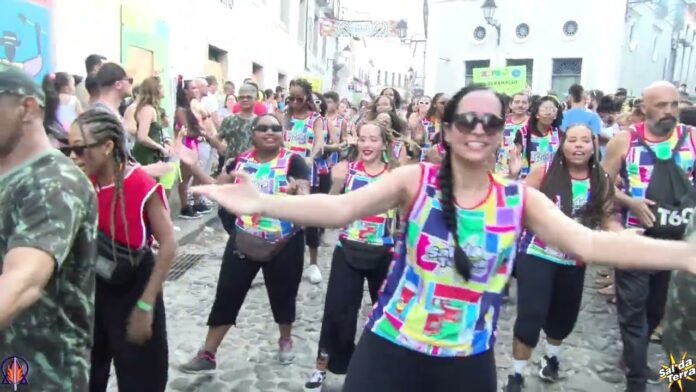 Bloco Sal da Terra com a banda Christafari durante o Impacto de Carnaval em Salvador