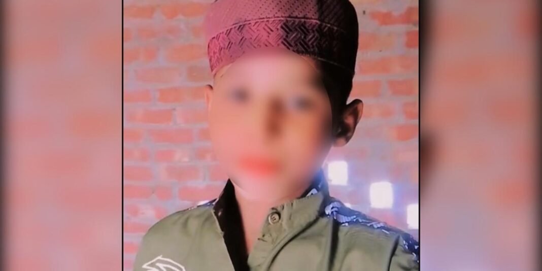 Adolescente paquistanês com expressão preocupada