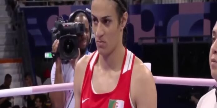 Membros do Comitê Olímpico Internacional em reunião discutindo novas políticas.