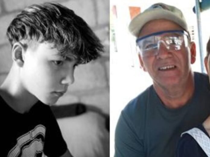 Manifestantes protestam em rua de Cuba iluminada por fogo, com jovem em destaque