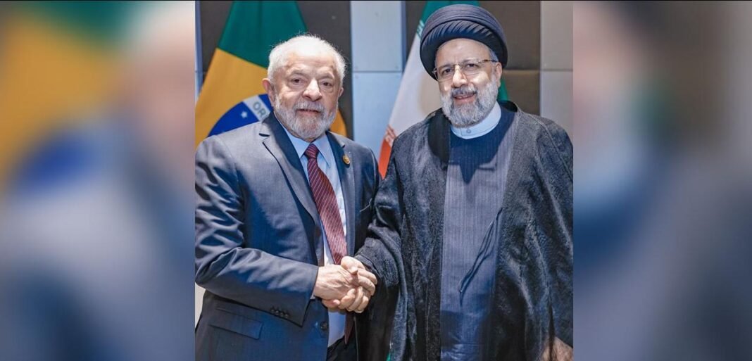 Porta-voz do Ministério das Relações Exteriores do Brasil em coletiva de imprensa