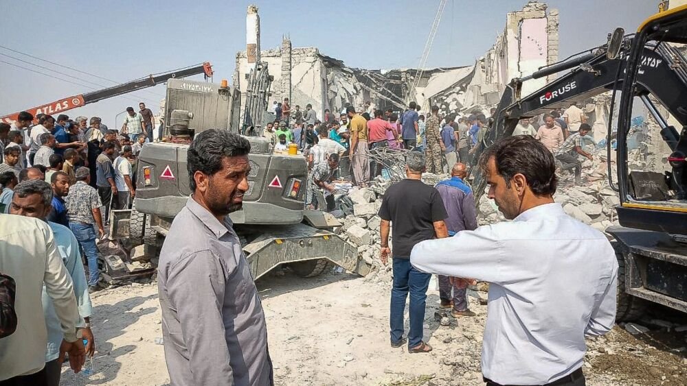 Cristãos iranianos em oração em meio à incerteza política e conflitos na região.