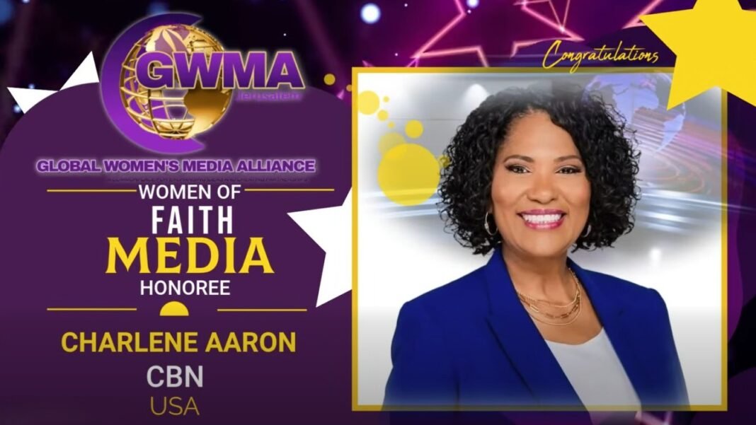 Charlene Aaron, jornalista da CBN News, recebe prêmio