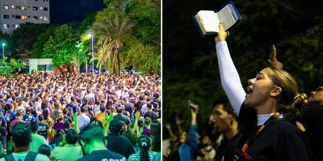 Jovens universitários em culto ao ar livre na Praça da Bandeira, Fortaleza