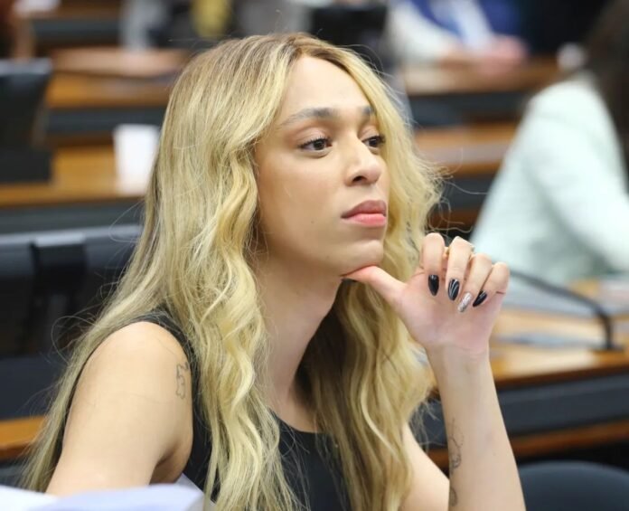 Debate na Comissão da Mulher da Câmara dos Deputados Reunião tensa na Comissão da Mulher da Câmara dos Deputados.