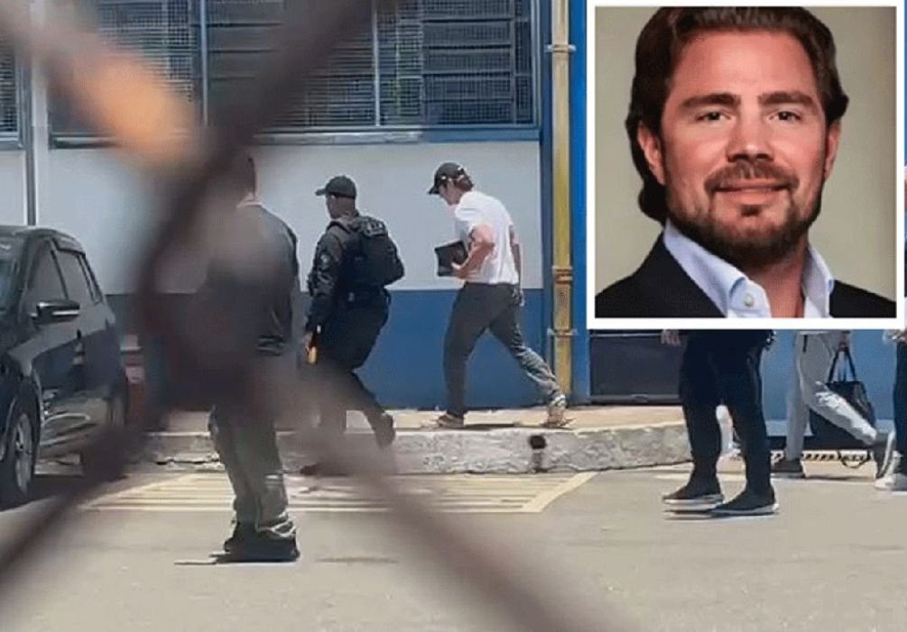 Documento judicial sendo assinado em tribunal