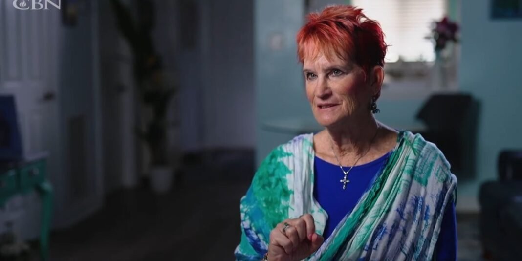 Mulher com olhar de esperança em cenário natural sereno após superar dificuldades.