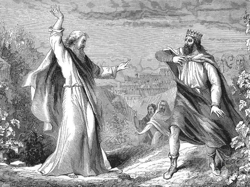 Profeta bíblico em paisagem desértica, representando perseguição e fé.