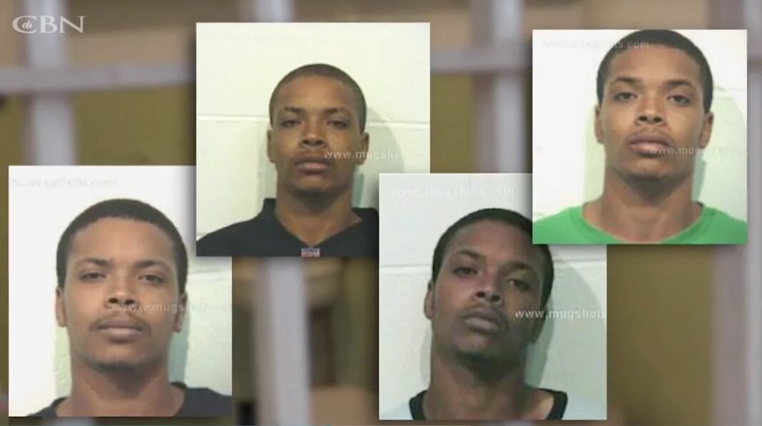 Rapper Craig James (5ive) compartilhando seu testemunho de superação do vício no palco com um microfone.