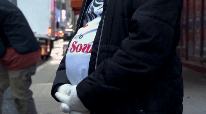 Edifício da Suprema Corte dos Estados Unidos em Washington D.C., com céu nublado