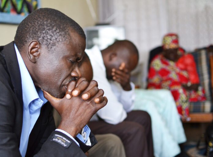 Cristãos e muçulmanos nigerianos celebram o Eid juntos em um gesto de paz e unidade.