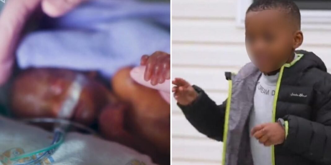 Bebê Samuel na incubadora com os pais orando ao lado.