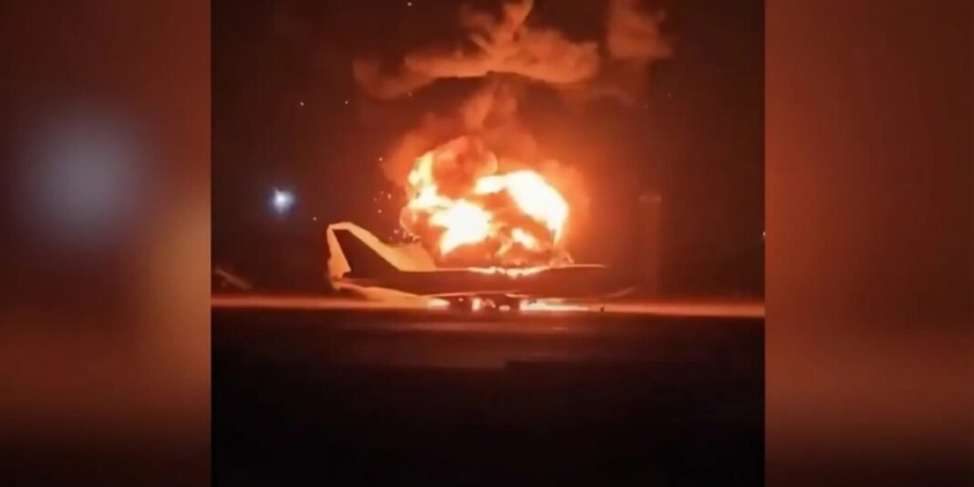 Mapa mundial destacando a interconexão global de conflitos entre tradições judaico-cristãs e islâmicas.