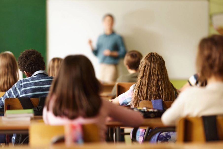 Conselheira escolar em seu escritório