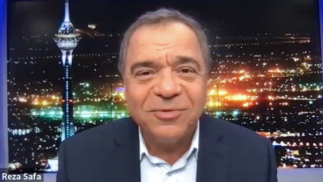 Reza Safa, ex-revolucionário iraniano convertido ao cristianismo, em um estúdio de TV.