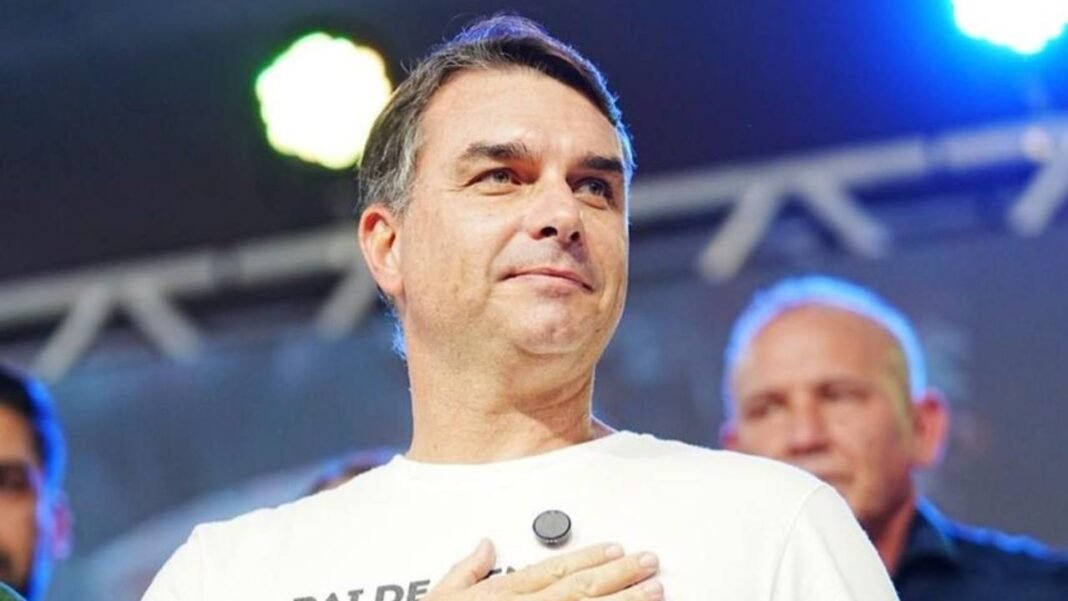 Flávio Bolsonaro em evento político