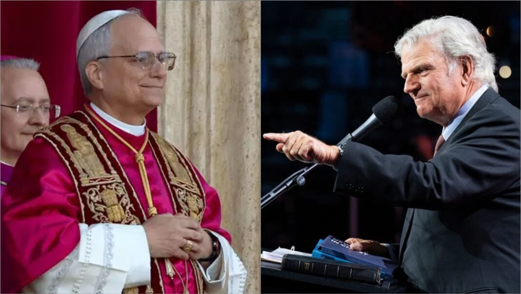 Franklin Graham discursando em púlpito com expressão intensa.