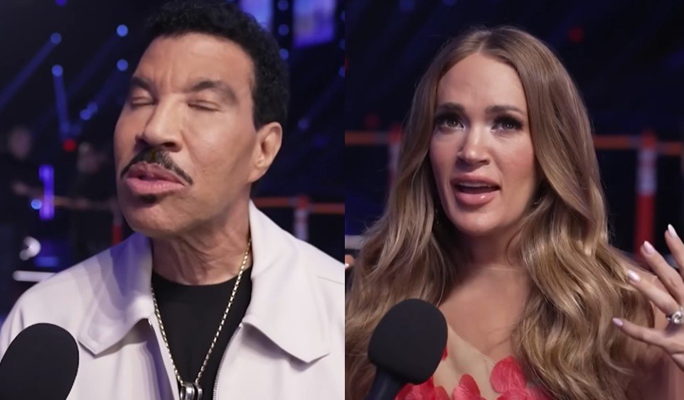 Lionel Richie e Carrie Underwood cantando no palco do American Idol