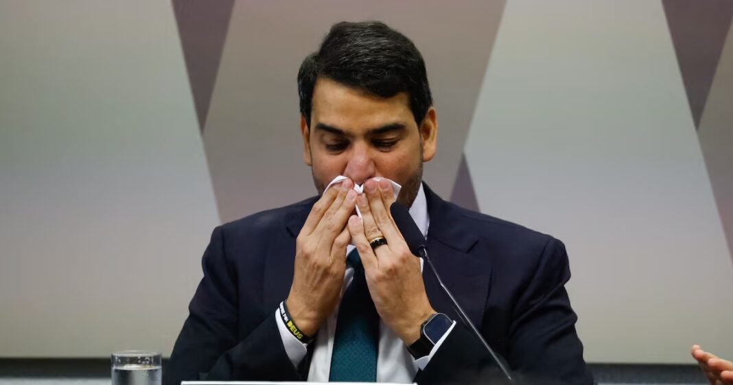 Pastor Silas Malafaia discursando em um evento religioso.