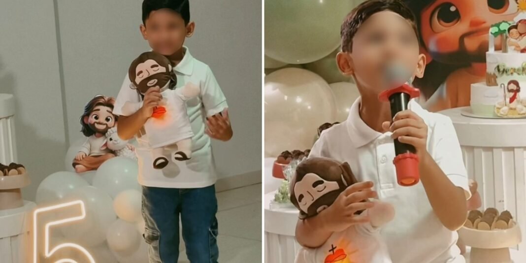 Menino de 5 anos emocionado em sua festa de aniversário com tema de Jesus.