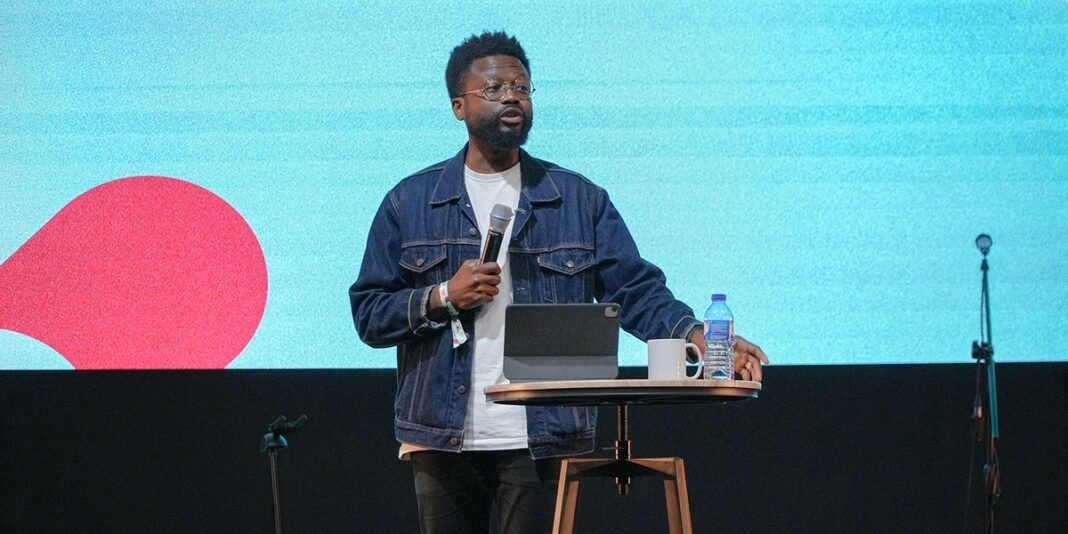 Cento e cinquenta pastores e líderes cristãos de diversas nacionalidades reunidos em um auditório em Portugal para a Inspire Conference Portugal.