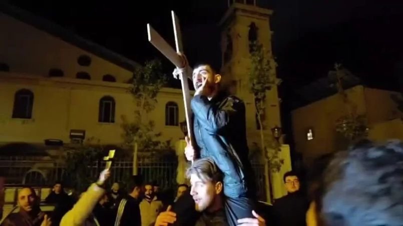 Igreja na Síria com sinais de vandalismo após cancelamento de celebrações de Páscoa.