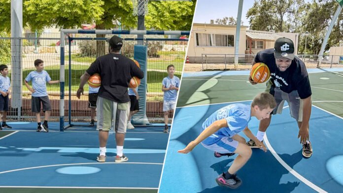 Campo de Basquete Renovado em Kibutz Zikim Crianças jogando basquete em uma quadra renovada em Kibutz Zikim, Israel, com o jogador americano Jared Armstrong