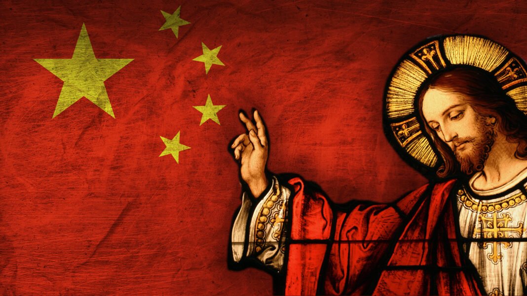 Bíblia profanada com símbolos comunistas na China