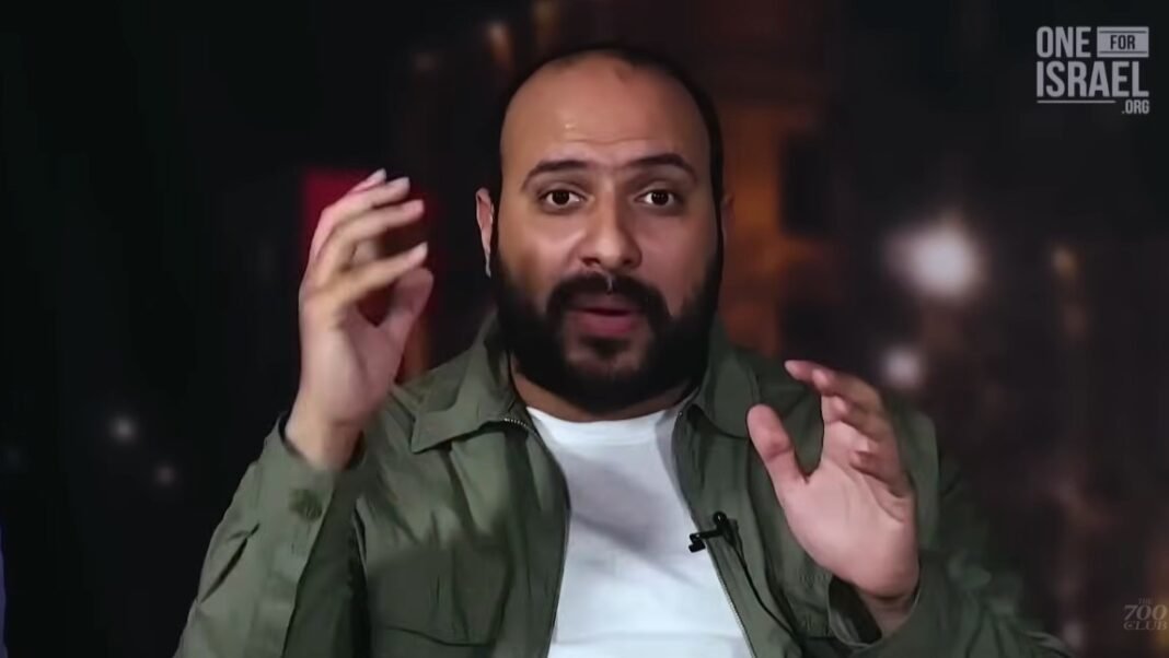 Homem do Oriente Médio em momento de reflexão após profunda transformação espiritual.