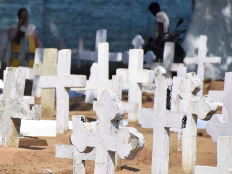 Famílias tribais em Chhattisgarh enfrentam escassez de água e restrições de sustento.