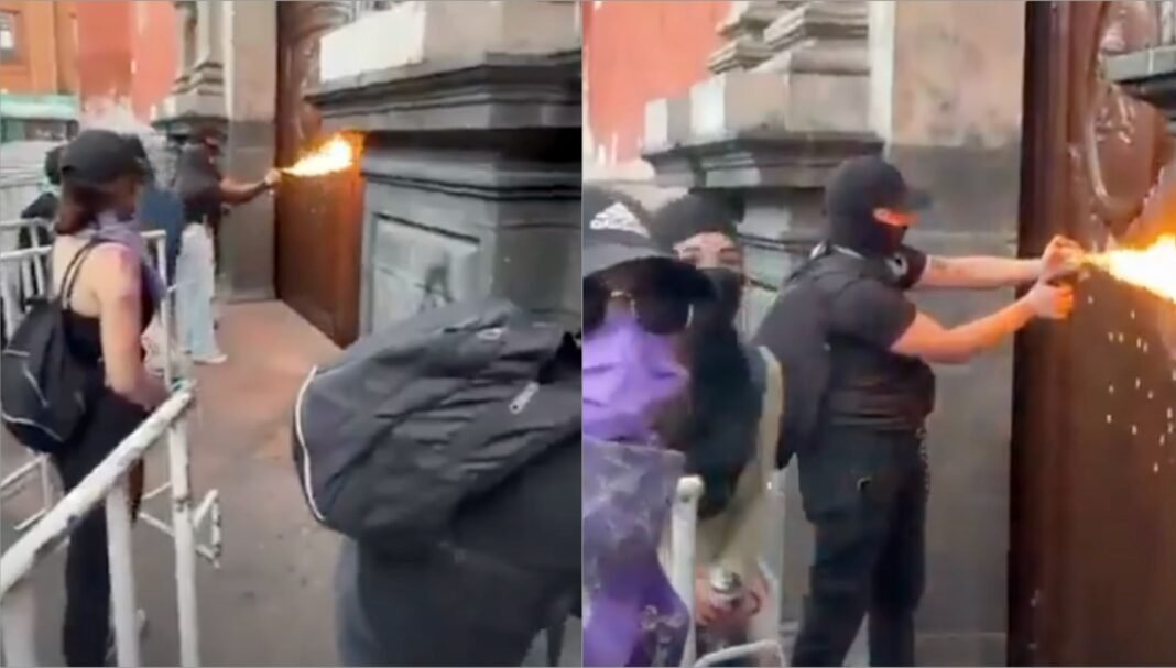 Igreja histórica em Querétaro vandalizada durante protesto feminista.