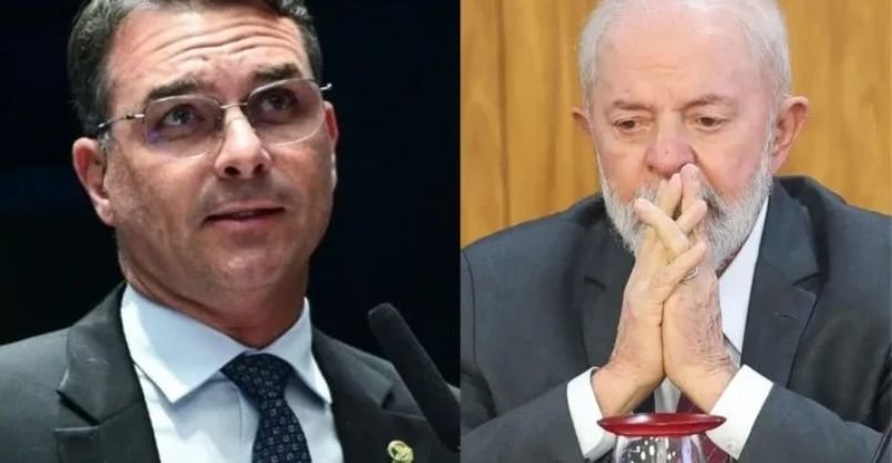 Urnas eletrônicas em centro de votação