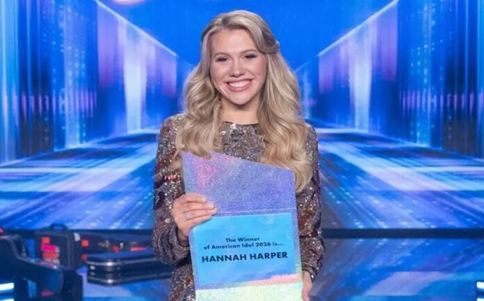 Hannah Harper celebra vitória no American Idol 2026 Hannah Harper emocionada no palco do American Idol após vencer a competição