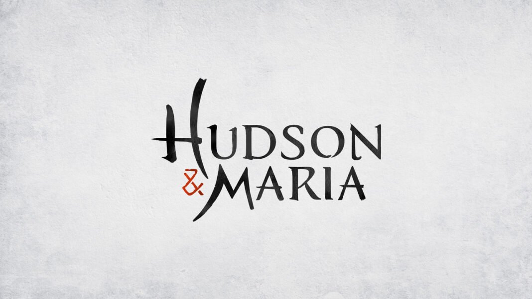 Casal de missionários Hudson e Maria Taylor em traje chinês em uma vila.